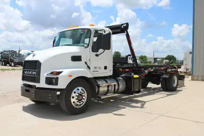 New | in-Stock 2027 MACK MD7 Rolloff Trucks Texas US | Roll Off Truck World #1491910