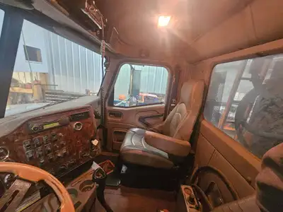 INTERNATIONAL 7600 tractor with loader | Iron Listing (3)