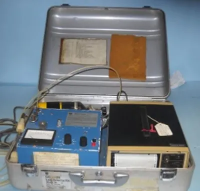 QTY. 1. CHEVRON LEAK DETECTOR KIT MODEL 10 - CASE ...