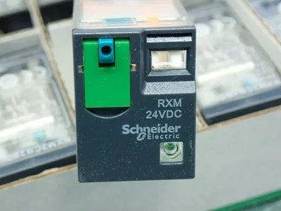 NEW SCHNEIDER ELECTRIC RXM2CB2BD