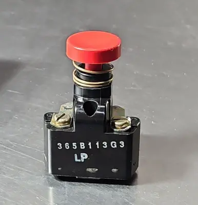 GE 365B113G3 Red Pushbutton Unit Standard Duty. Loc4A7