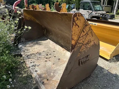 2000 H&H MFG. LTD. 106" Bucket | Title Equipment & Recreation Inc. (2)