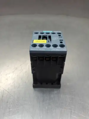 SIEMENS 3RH2122-1AU60 SIRIUS CONTACTOR, 10A, 240VAC. 4C-48