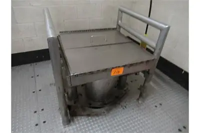 Big Bag Hoist, 2 ton capacity, with ss dump hopper