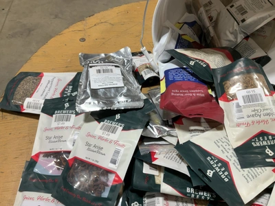 Used MIXED LOT OF BREWERS SPICES, HERBS, AND FRUIT FLAVORING PACKETS Brewing Equipment Michigan US | Miedema Asset Management Group #1768153