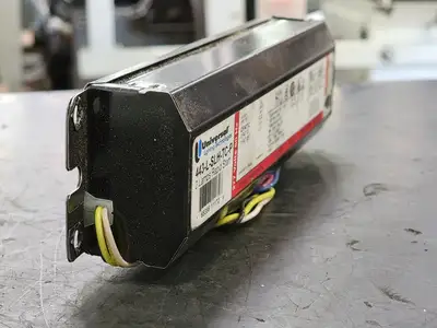 USED UNIVERSAL LIGHTING 443-L-SLH-TC-P