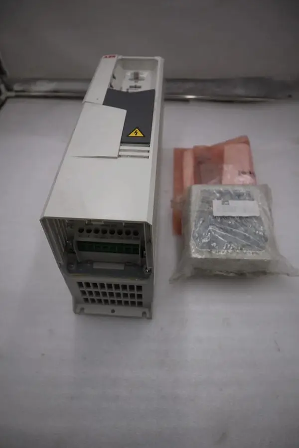 ACS580-01-09A0-6 AC DRIVE SERIES GENERAL PURPOSE 3 PHASE 5 HP - STOCK GF-301