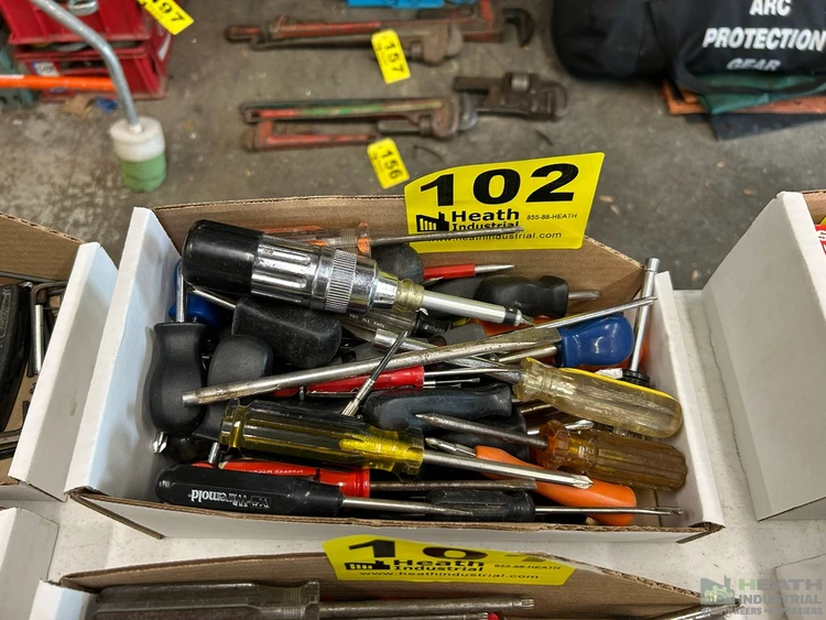 Used _UNKNOWN_ LRG QTY OF ASSORTED SCREWDRIVERS Screw Drivers Illinois US | Heath Industrial Auction Services #1379551