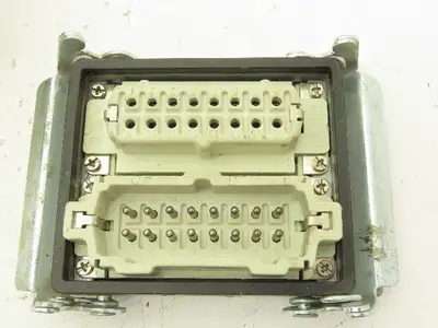 T&B Thomas & Betts 16A 380V Terminal Connector 32 Pin Sealed Conduit Housing