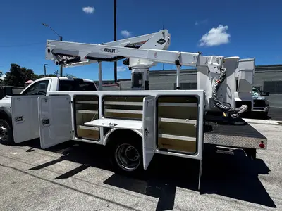 Used 2020 VERSALIFT SST40EIH-02 Bucket (boom) trucks Florida US | Truck and Van Outlet #1509147