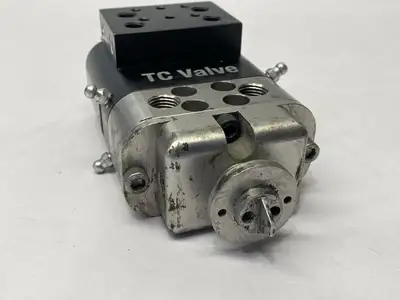 26D918 | Graco  Twin Control Dispensing Valve - Used