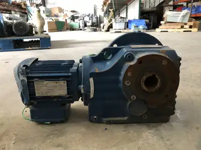 Sew-Eurodrive KAF67DRS71M4 0.75HP Gear Drive/Speed Reducer 12 / 300-1800RPM 3PH