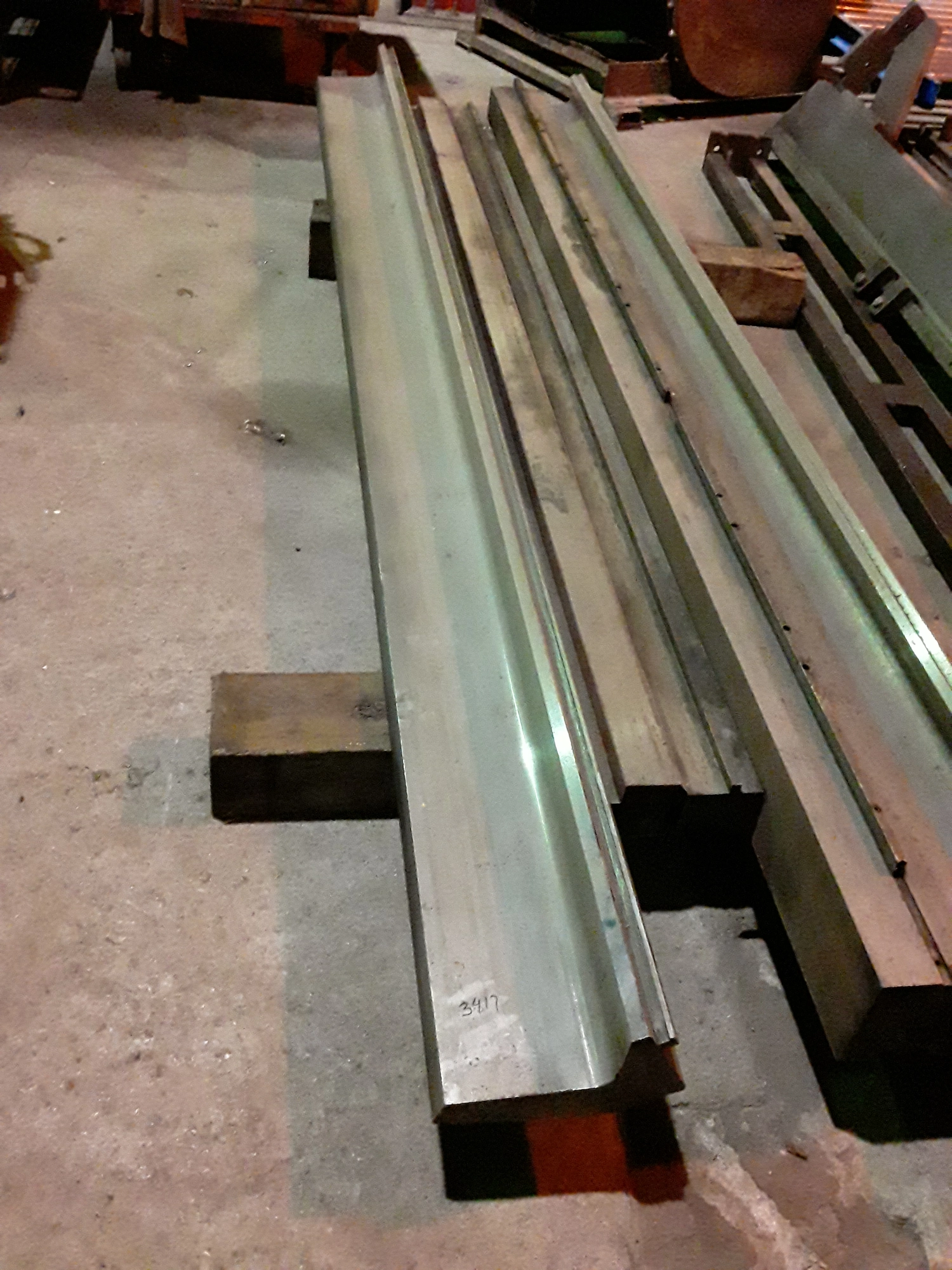 USED PRESS BRAKE GOOSENECK PUNCH Press Brake Tooling