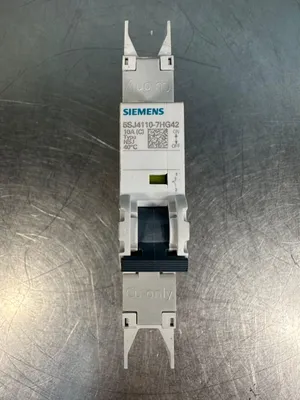 Siemens 5SJ41107HG42 Circuit Breaker 5SJ4110-7HG42 (4D-24)