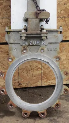 Dezurik 12"-150 knife gate valve with actuator