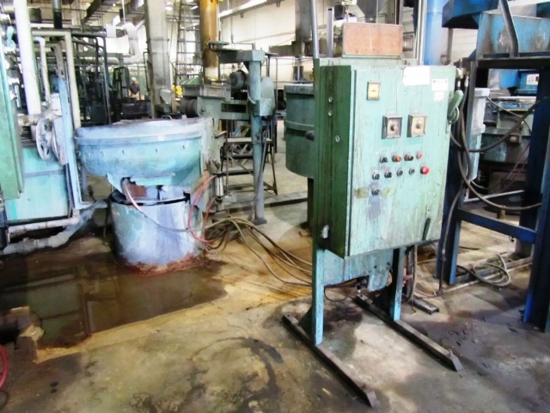 4 CU FT ROTO-FINISH "SPIRATRON" TUB-TYPE VIBRATORY DEBURRER w/PNEUMATIC GATE - OVERHEAD BELT TYPE FEEDER - TIMER