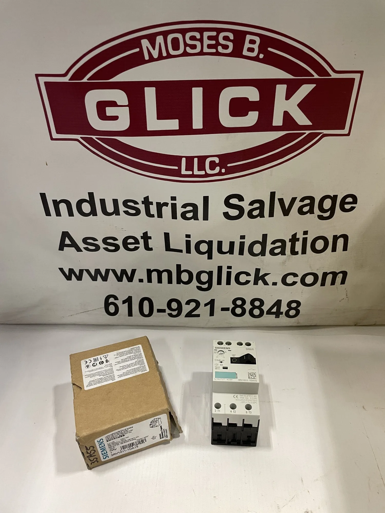 Siemens 3RV1011-1DA15 3 Pole Manual Motor Starter 2.2-3.2A 1NO+1NC -NIB