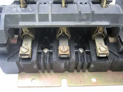 A-B Allen Bradley 1494F-N30 Ser. A Fixed-Depth Flange Mounted Disconnect Switch