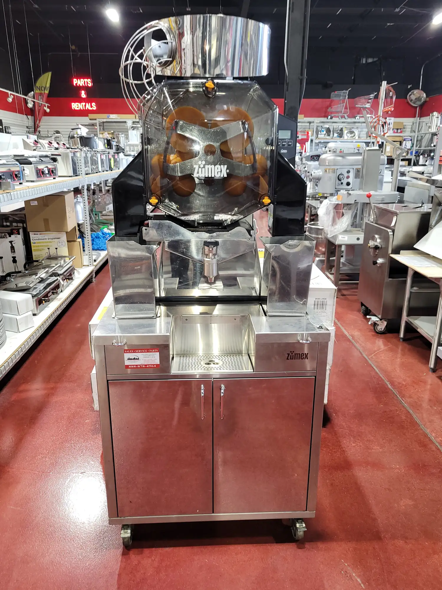 Zumex 08842 Speed S+ Self Service All-in-One High Capacity Automatic Feed Juicer with Tank Podium - 40 Fruits / Minute