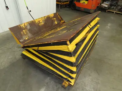 Econo Lift Pneumatic Tilt Table Tote Tipper 8000lbs 30° Degree 55 x 44" Top