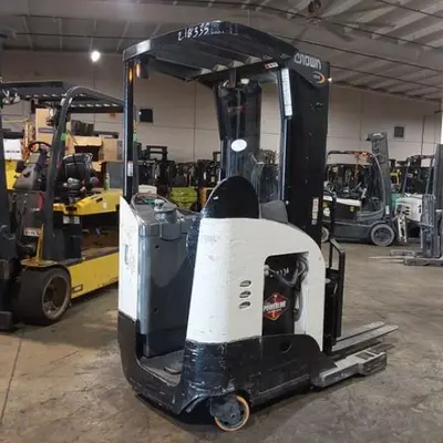 USED 2016 CROWN RR5725-45