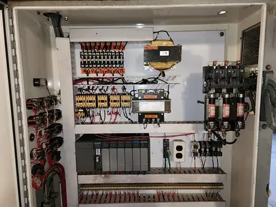 USED 1997 UNIVERSAL AUTOMATIC MACHINE 5.5