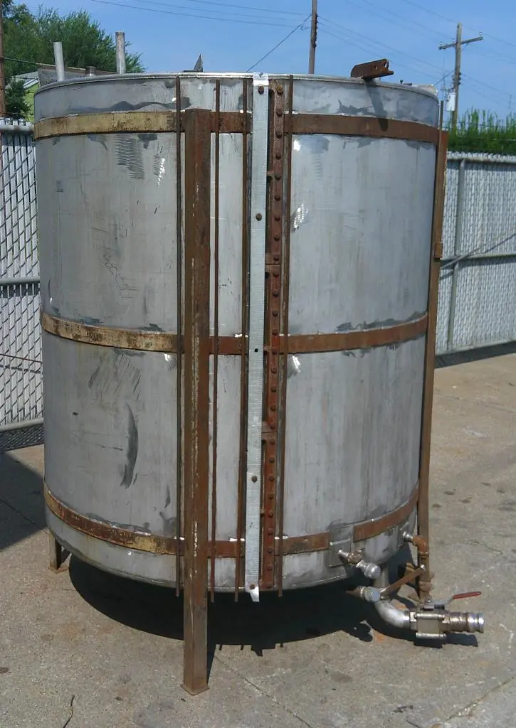 SPC9084  Tank 575 gallon vertical tank, Stainless Steel, flat set of coils in bottom