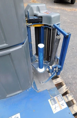 Used LANTECH Q 300 XT Wrapping Machines New Jersey US | Champion Trading Corporation #1471055