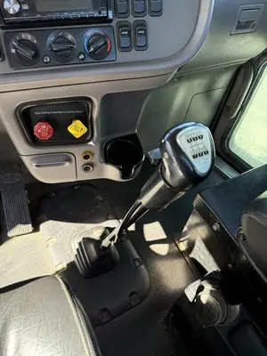 USED 2012 PETERBILT 386