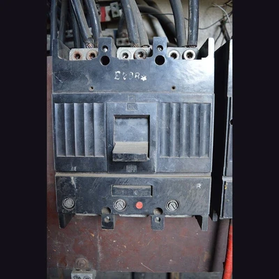 General Electric 600 Amp Breakers