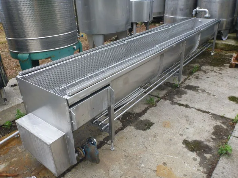 1130 l Horizontal Rectangular Storage Tank With Heating Coil