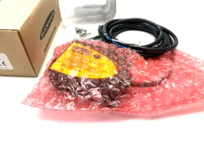 USED BANNER REGISTRATION MARK SENSOR GREEN PERPENDICULAR BEAM