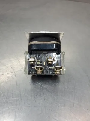 ALLEN BRADLEY 800T-A2 Ser B Black Pushbutton Switch w/1 Contact. 4D-8