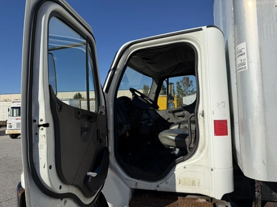 Used 2008 FREIGHTLINER BUSINESS CLASS M2 26' BOX TRUCK Box trucks Ohio US | Miedema Asset Management Group #1709385