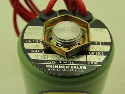 Honeywell Skinner V42LA0EN070 Solenoid Valve 2-Way NC 120V 70 PSI 1/4" NPT