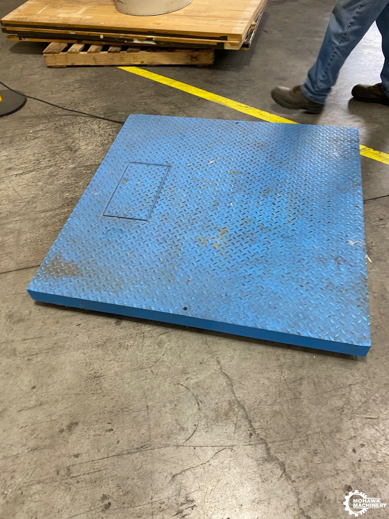 5000 LBS AVERY WEIGH-TRONIX "DSL4848-05" PRODEC DIGITAL FLOOR SCALE w/WI-125 WEIGH-TRONIX DIGITAL DISPLAY - 48" X 48" PLATFORM