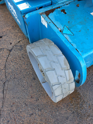 USED 2011 Genie Z-34/22N