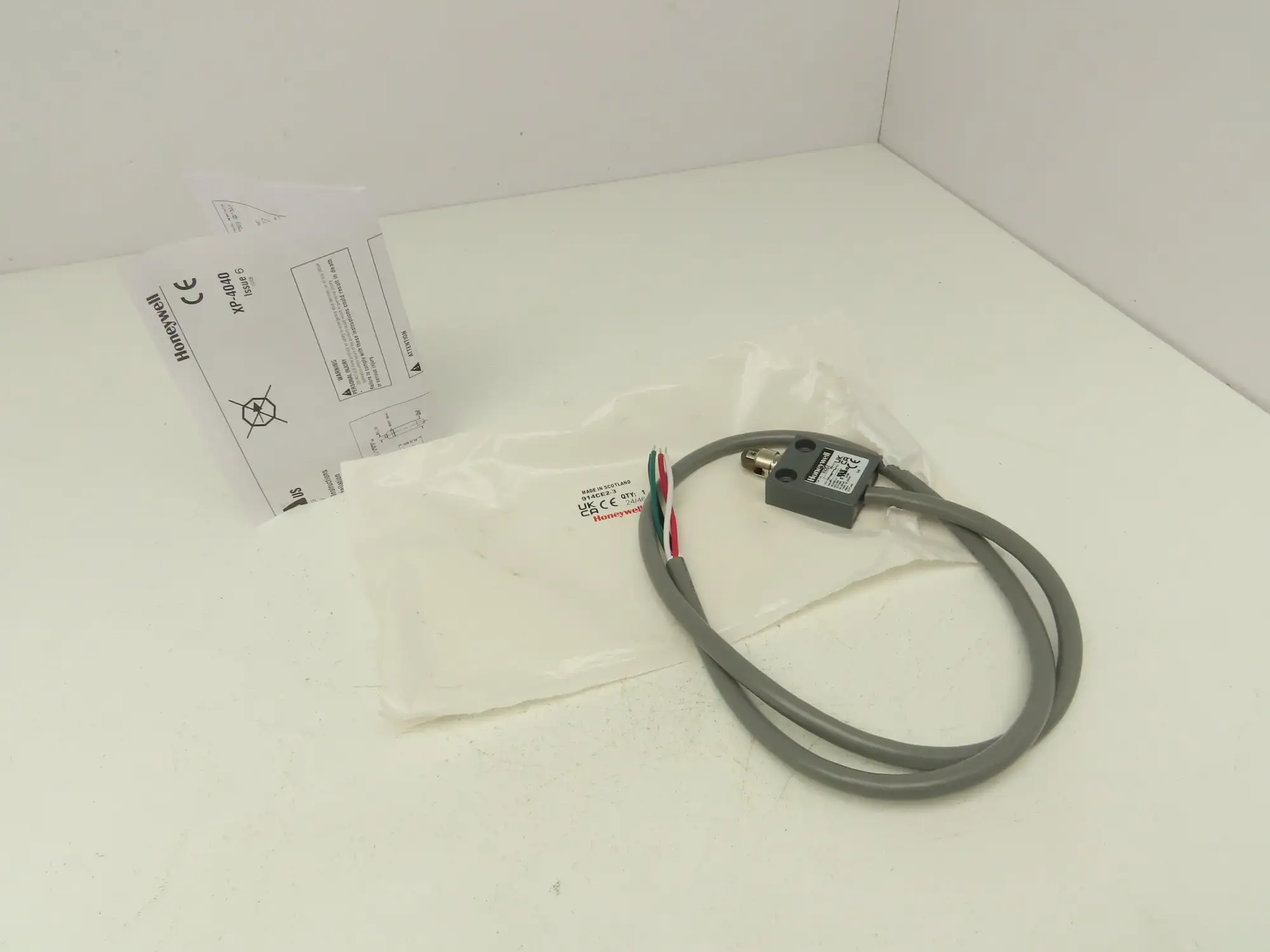 Honeywell 914CE2-3 MICRO SWITCH Miniature Precision Limit Switch Silver Contacts