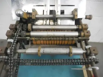 El Patriarca semiautomatic labeler