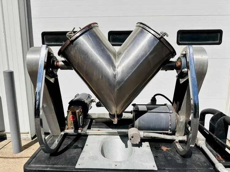 Used PATTERSON-KELLEY 16 QUART TABLEP-TOP LAB V-BLENDER Agitators, Blenders, Mixers Ohio US | Portage Packaging Systems, Inc. #394242