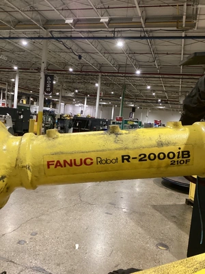 USED FANUC R-2000IB/210F + R30IB