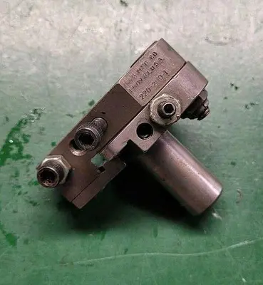 USED BROWN & SHARPE 220-200-1