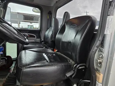 USED 2023 PETERBILT 389