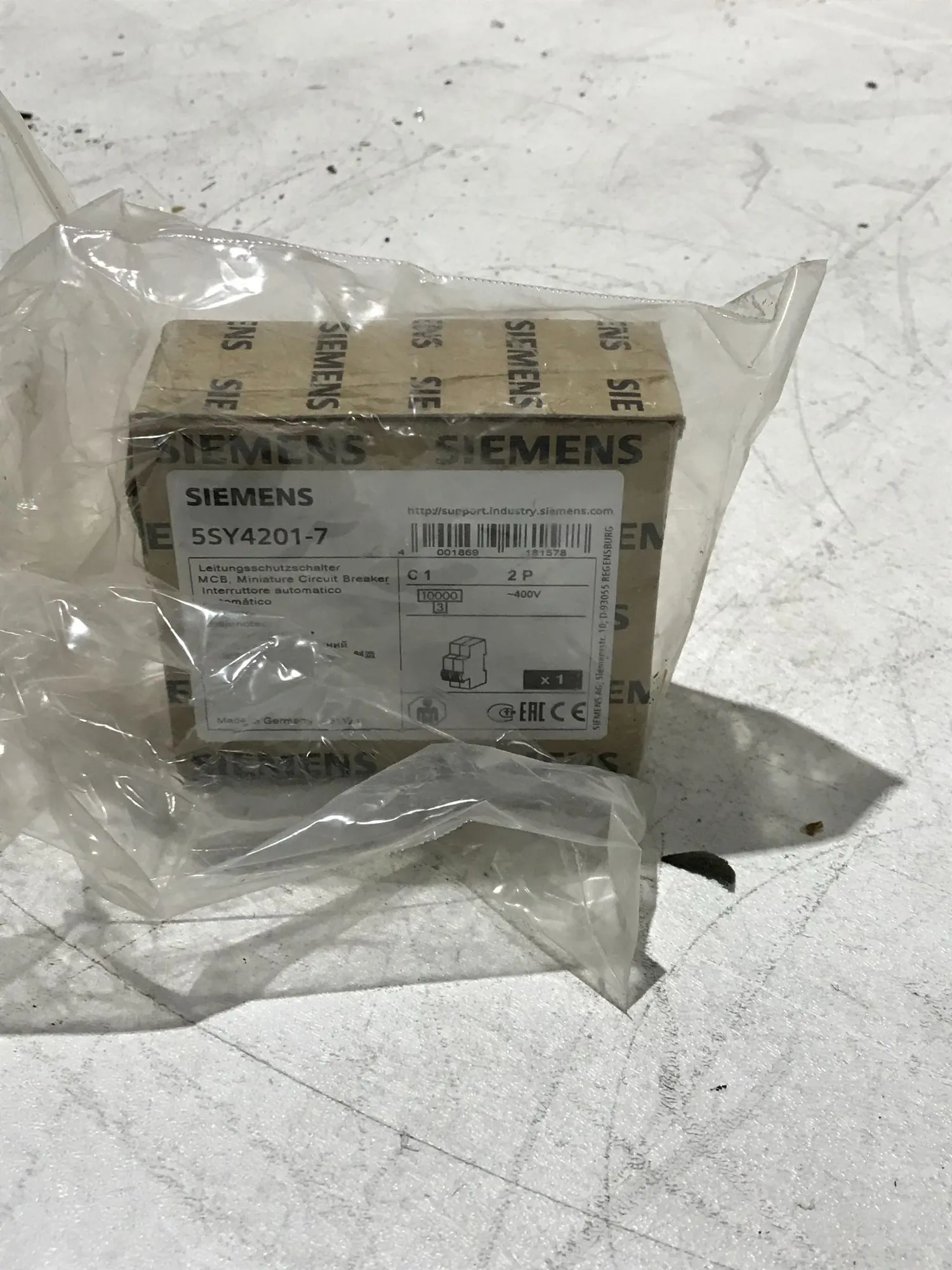 NEW SIEMENS 5SY4201-7