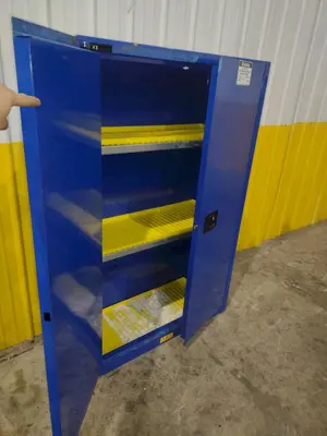 USED JUSTRITE H-1564M-YDIMENSIONS 43 X 18 X 65" HIGHCAPACITY 45 GALLONSSHELVES 2WEIGHT 291 LBS