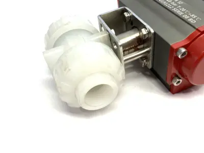 USED PNUTEC PNEUMATIC ACTUATOR W/ 2-WAY PVC TRUE UNION BALL VALVE