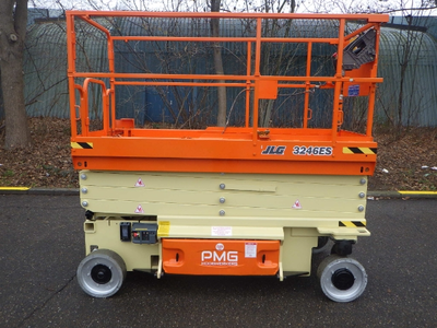 USED 2017 JLG 3246ES