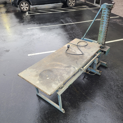U14600C Mite E Smith cleat bender w/ hydraulic lift table.