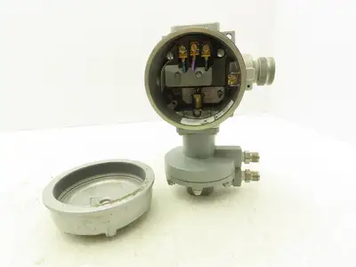 United Electric Controls J120K Pressure Switch 125VAC 456A 2/20PSID 3/4"NPT
