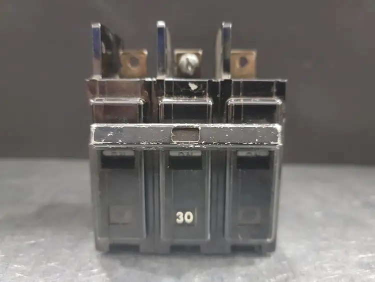 Used ITE EQ-B330 Switchgears British Columbia CA | Lenmark #243921